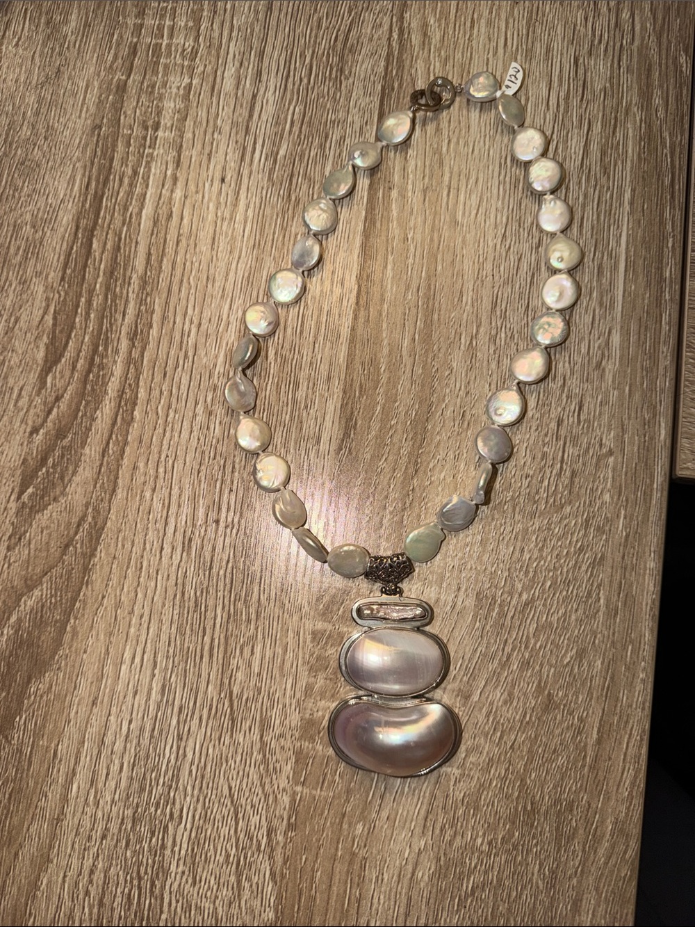 Elegant Iridescent Pearl Pendant Necklace - White
